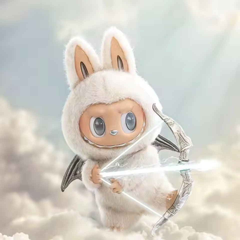 **Labubu angelas monstras balta figūrėlė**